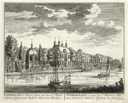 135731 Gezicht over de Vecht op de buitenplaats Over-Holland bij Nieuwersluis uit het zuidoosten.Het huis Over-Holland ...